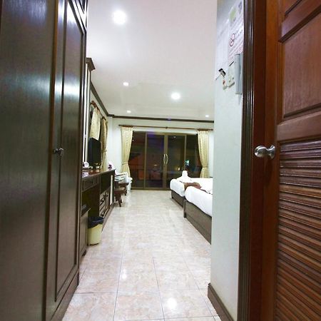 Patong Baan Veerakit Hotel מראה חיצוני תמונה