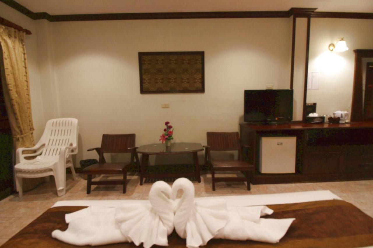 Patong Baan Veerakit Hotel מראה חיצוני תמונה
