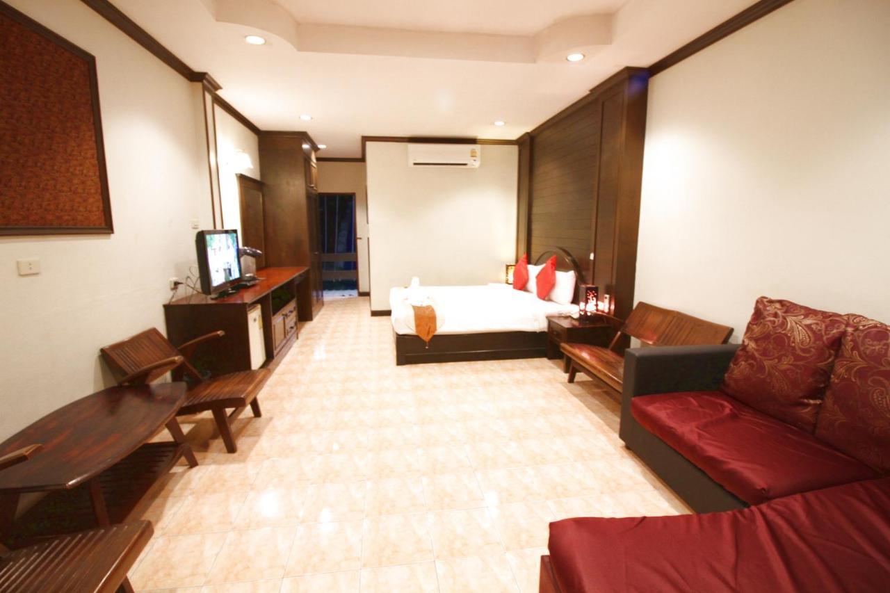 Patong Baan Veerakit Hotel מראה חיצוני תמונה